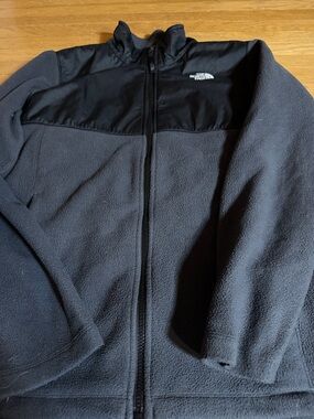 The North Face Youth XL 18/20 Two-Tone Black and Charcoal Fleece Jacket